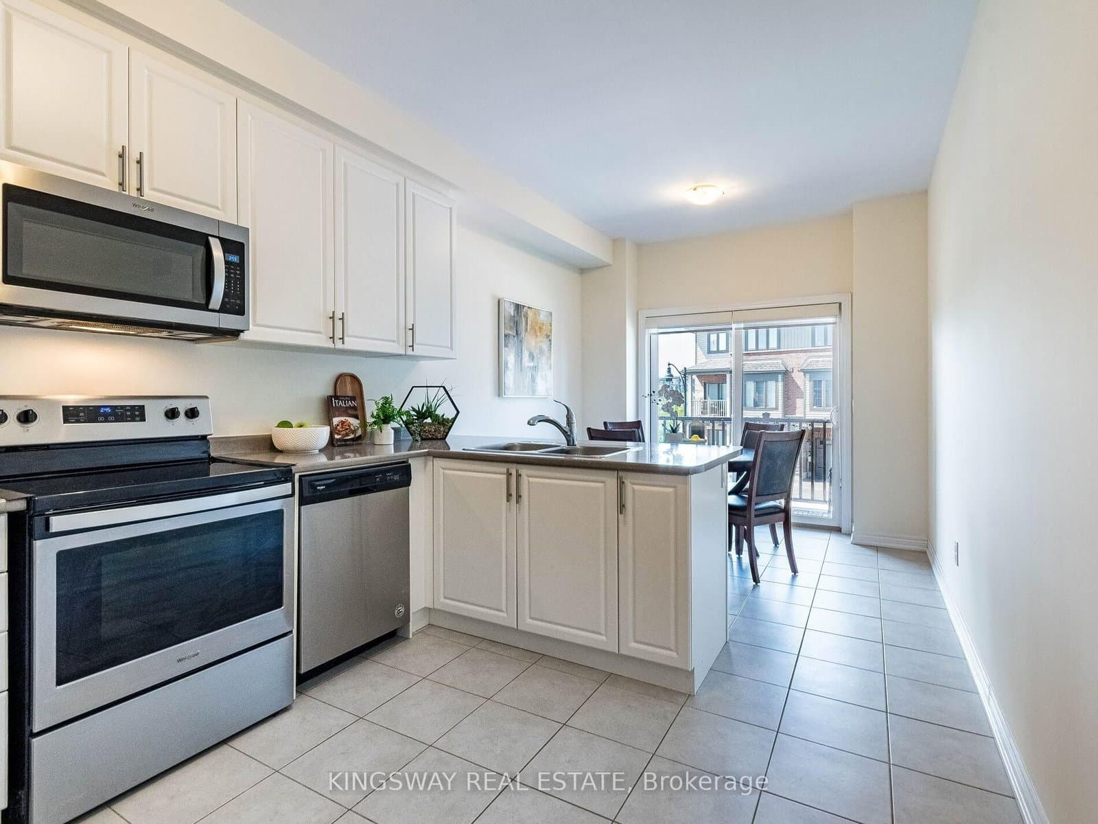 279 Skinner Road N, Unit 2 thumbnail 4
