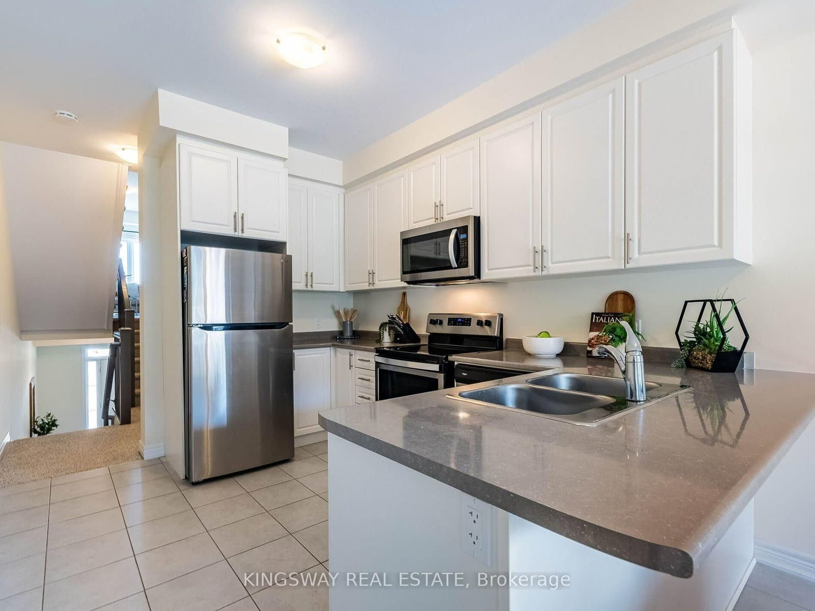 279 Skinner Road N, Unit 2 thumbnail 5