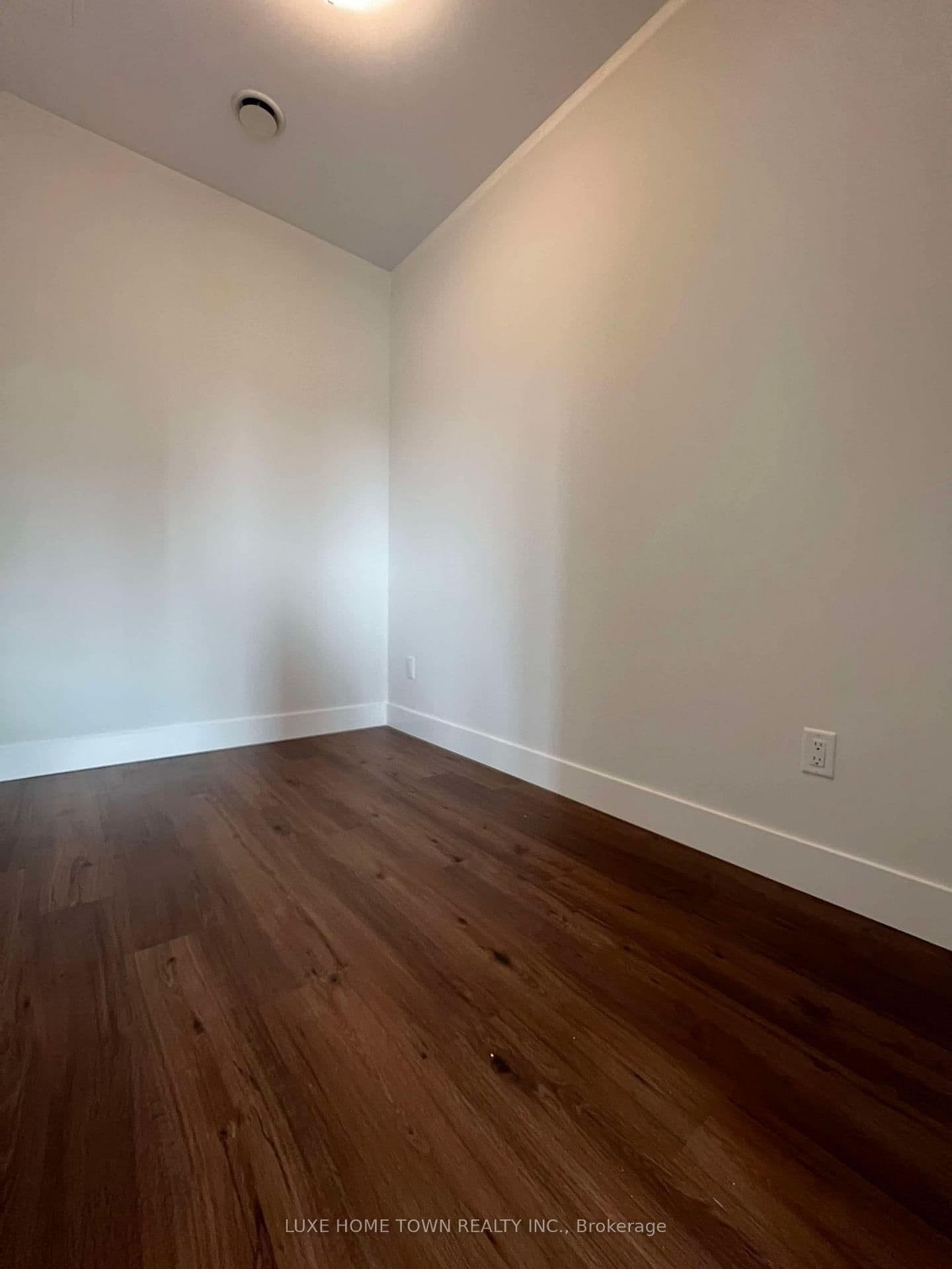 1000 Lackner Place, Unit 606 thumbnail 4