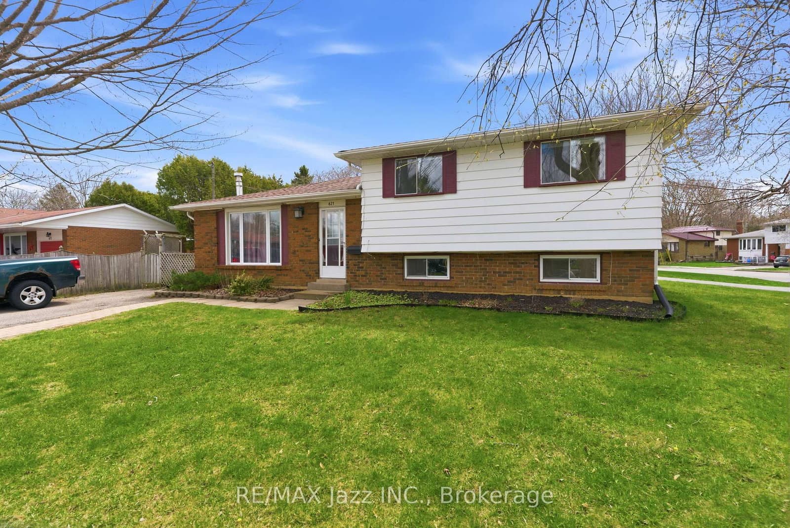 621 Willow Crescent thumbnail 2