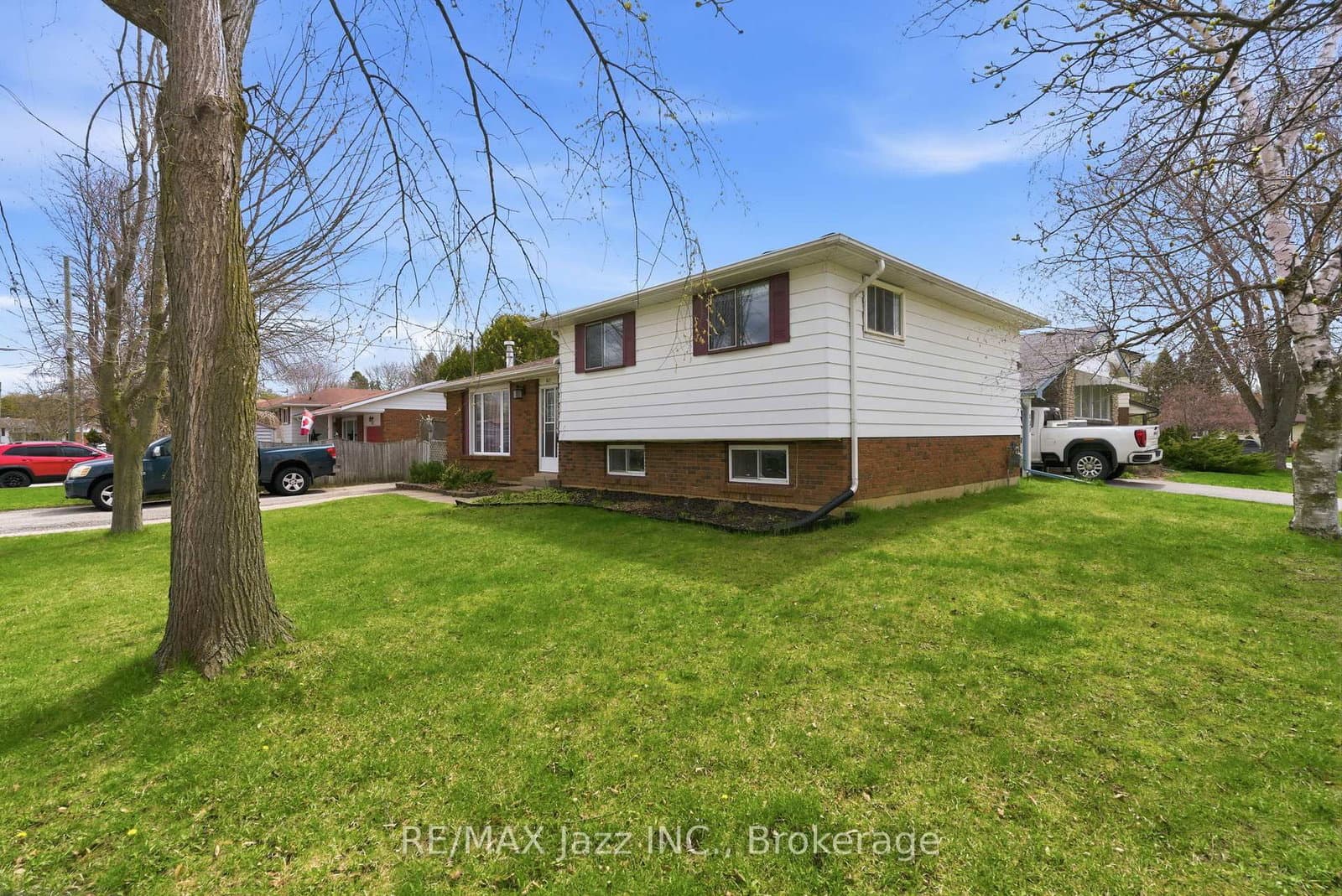 621 Willow Crescent thumbnail 4