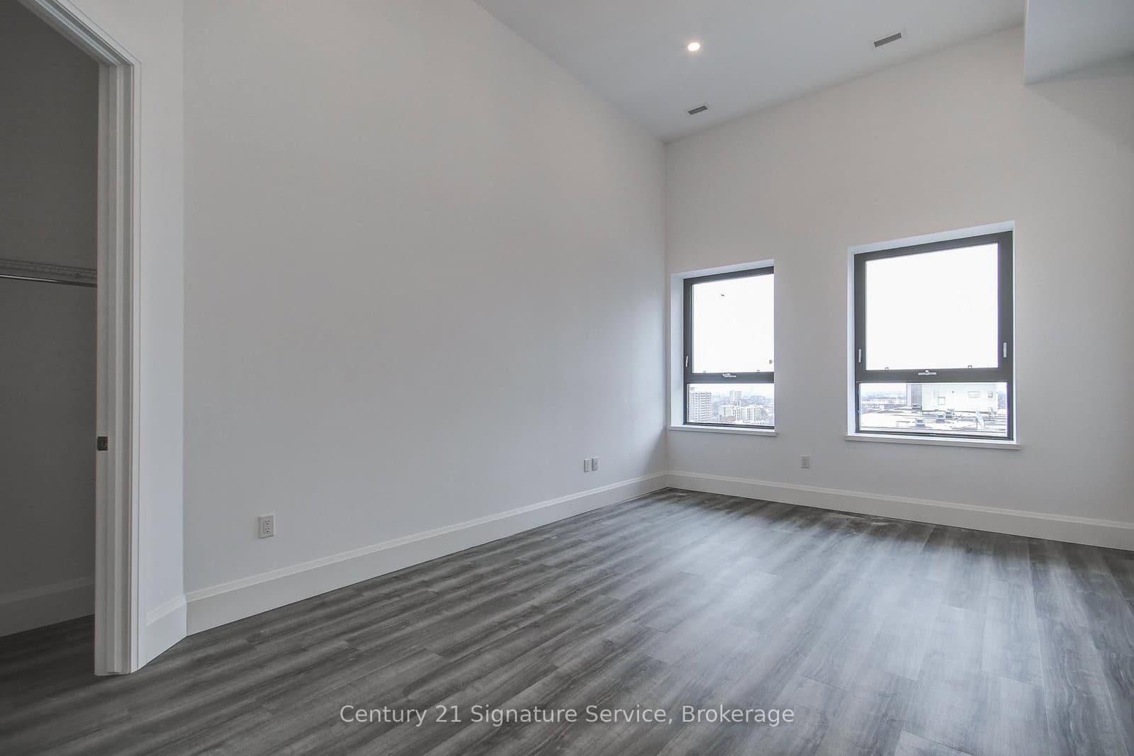118 King Street E, Unit LPH16 thumbnail 20