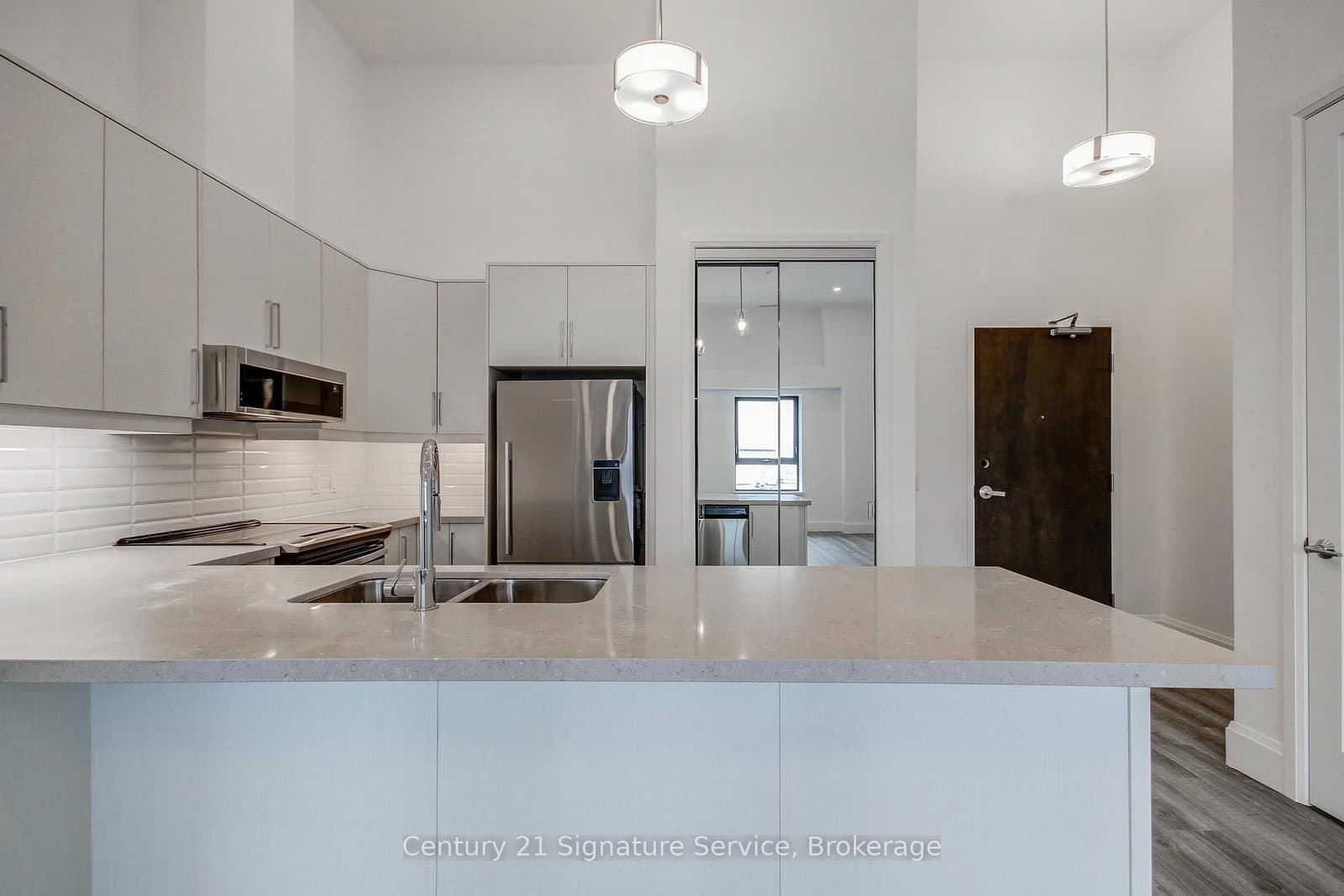 118 King Street E, Unit LPH16 thumbnail 9