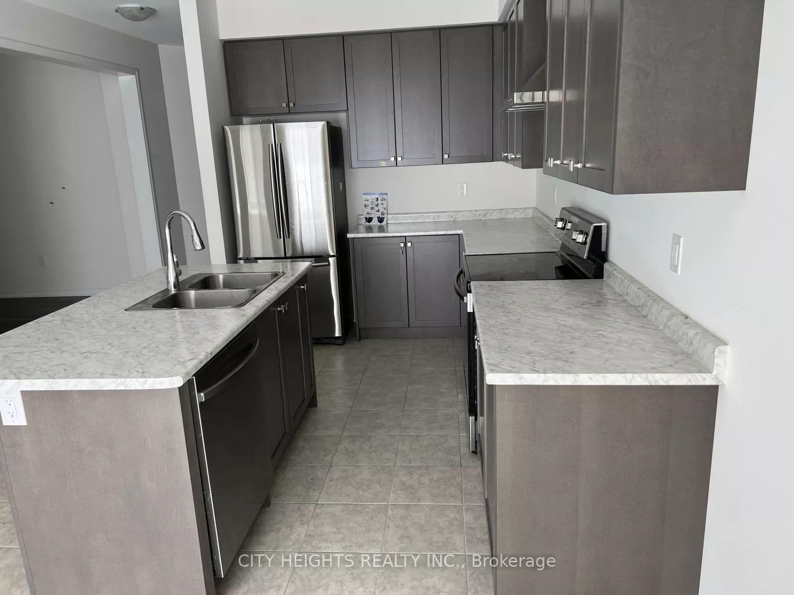 32 Anderson Road, Unit Upper thumbnail 3