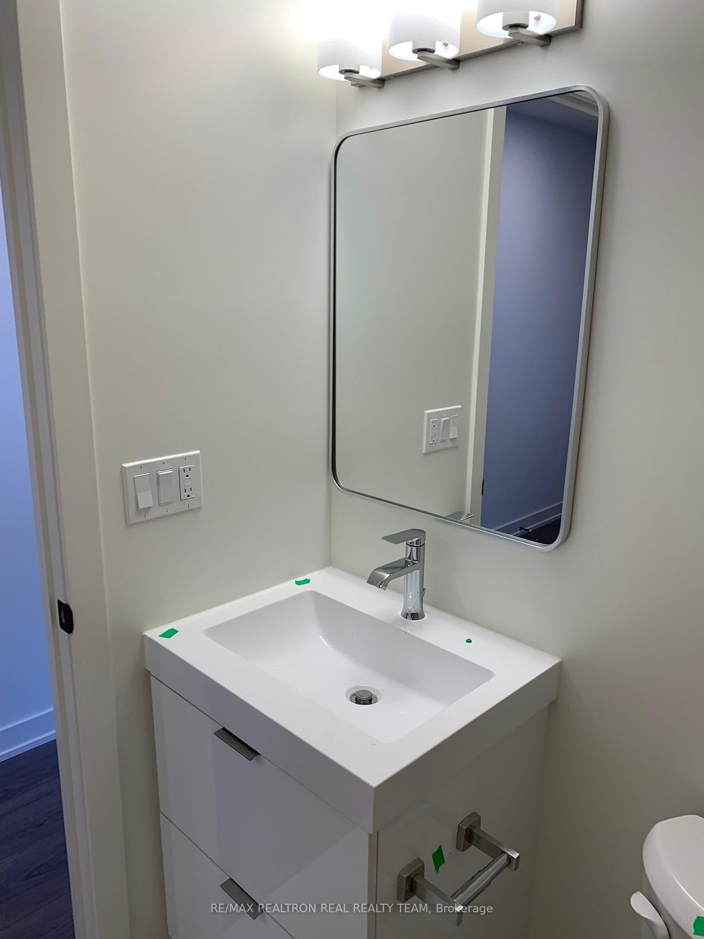 33 Erie Avenue, Unit 306 thumbnail 12