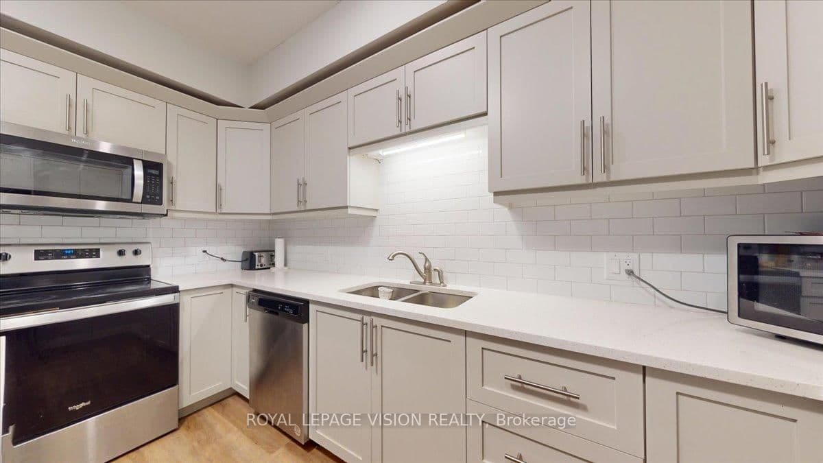 120 Summersides Boulevard, Unit 207 thumbnail 13