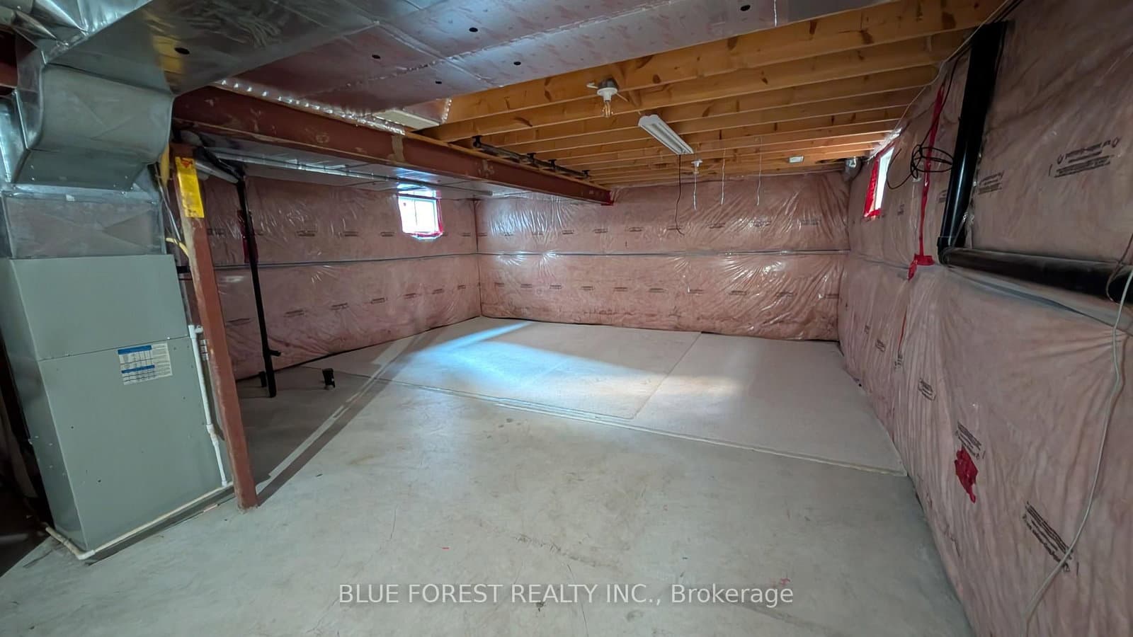 904 Frontenac Crescent thumbnail 13