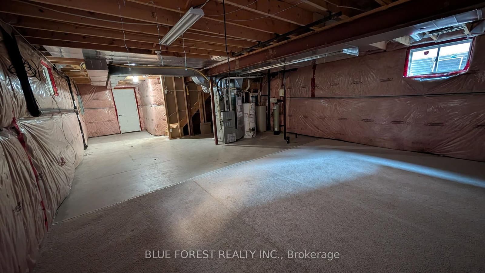 904 Frontenac Crescent thumbnail 32