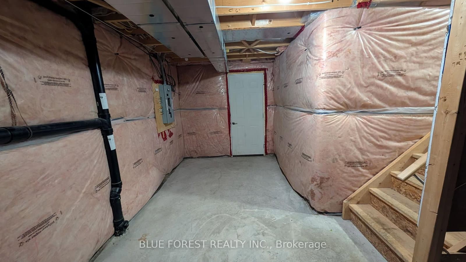 904 Frontenac Crescent thumbnail 33