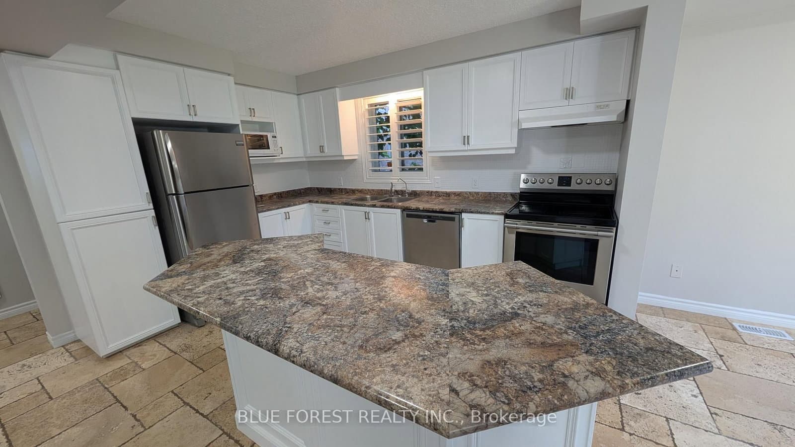 904 Frontenac Crescent thumbnail 6