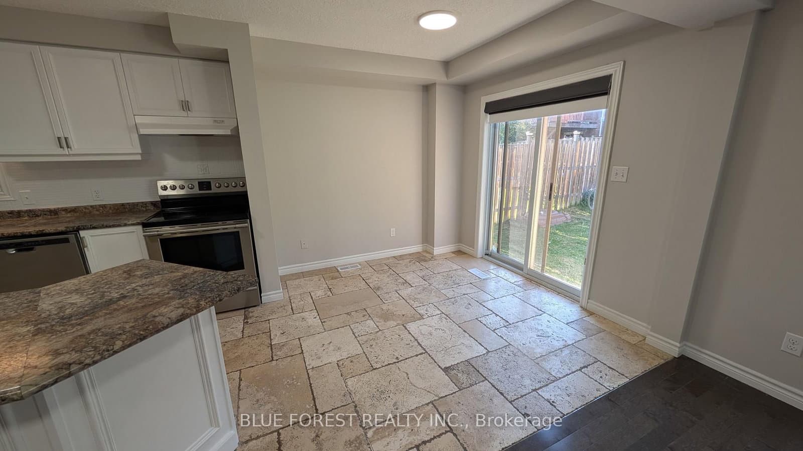 904 Frontenac Crescent thumbnail 8