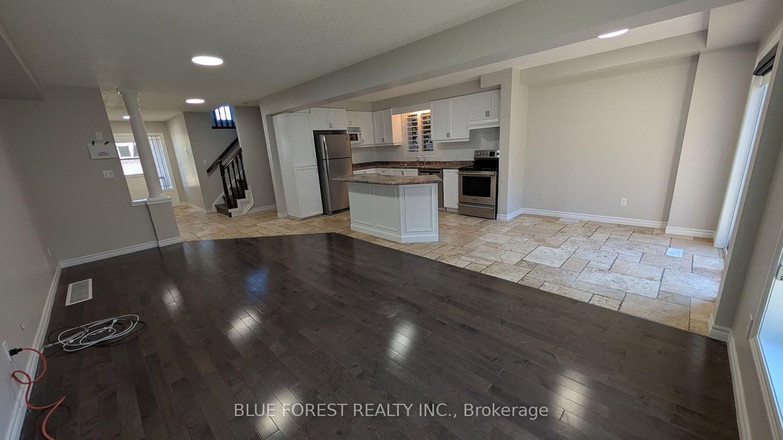 904 Frontenac Crescent thumbnail 9