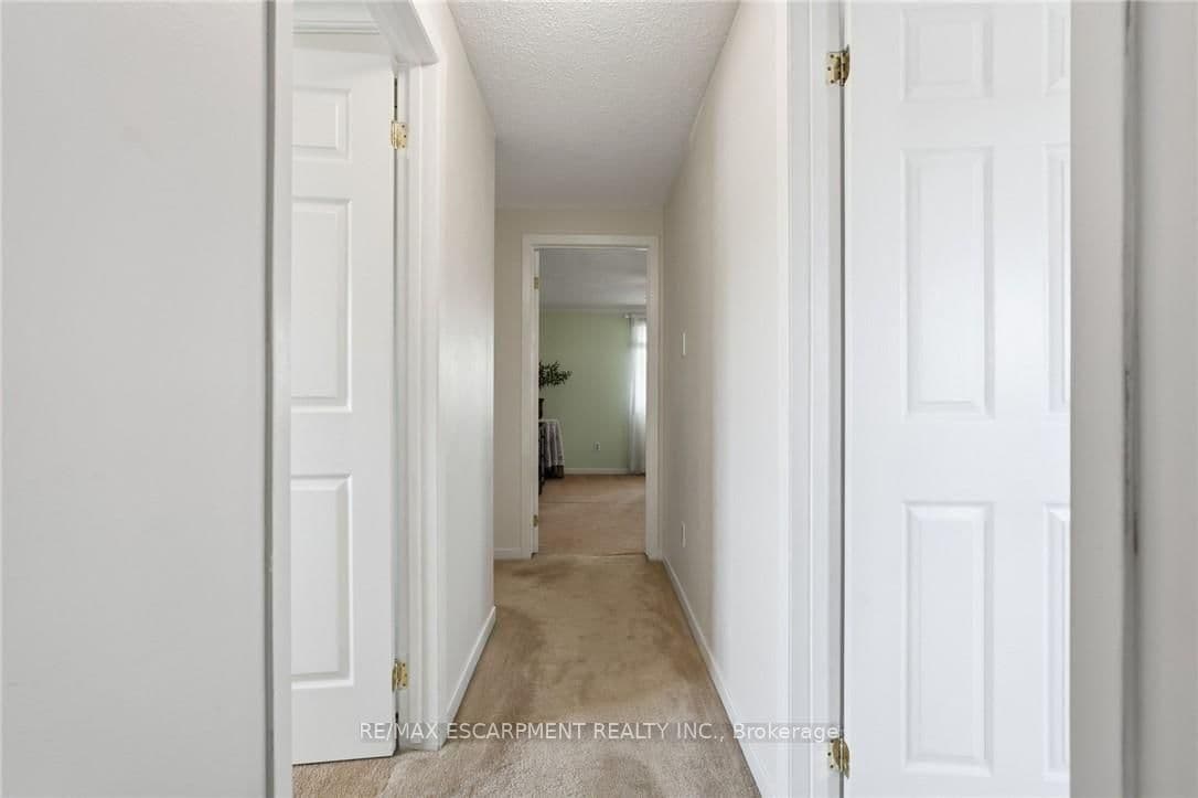 30 Twinoaks Crescent thumbnail 17