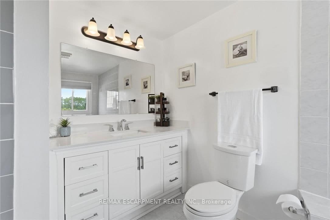 30 Twinoaks Crescent thumbnail 20