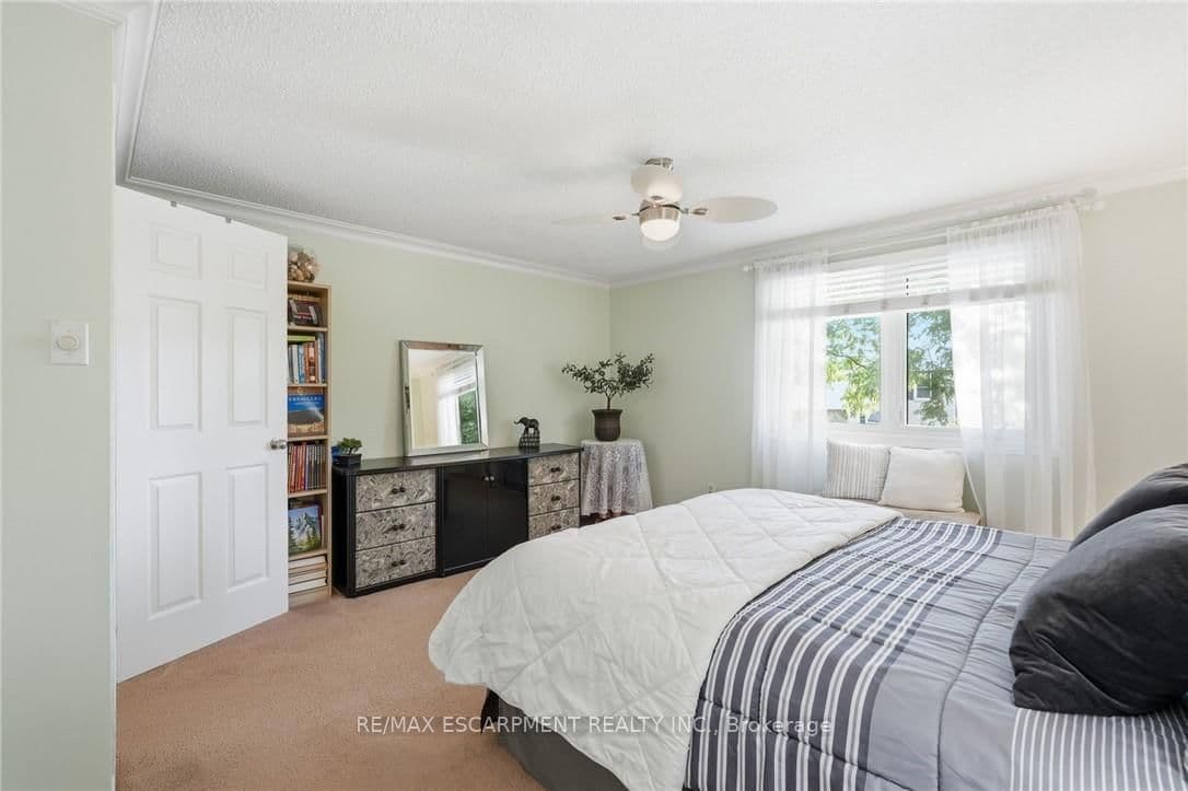 30 Twinoaks Crescent thumbnail 25