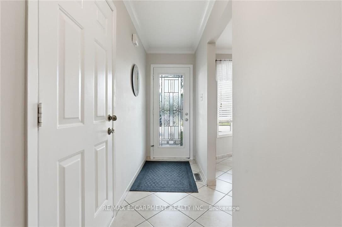 30 Twinoaks Crescent thumbnail 3