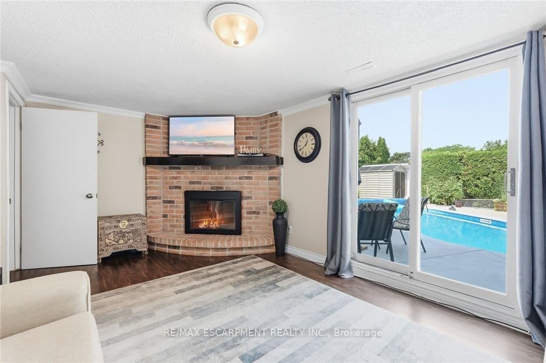 30 Twinoaks Crescent thumbnail 32