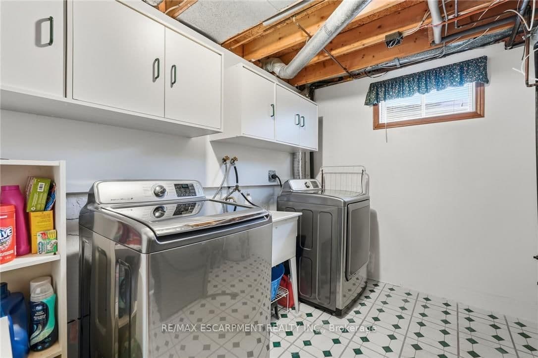 30 Twinoaks Crescent thumbnail 35