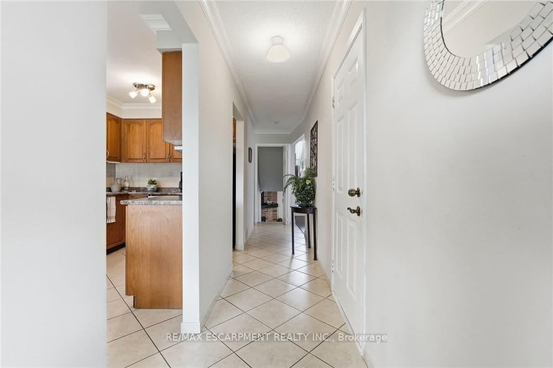 30 Twinoaks Crescent thumbnail 4