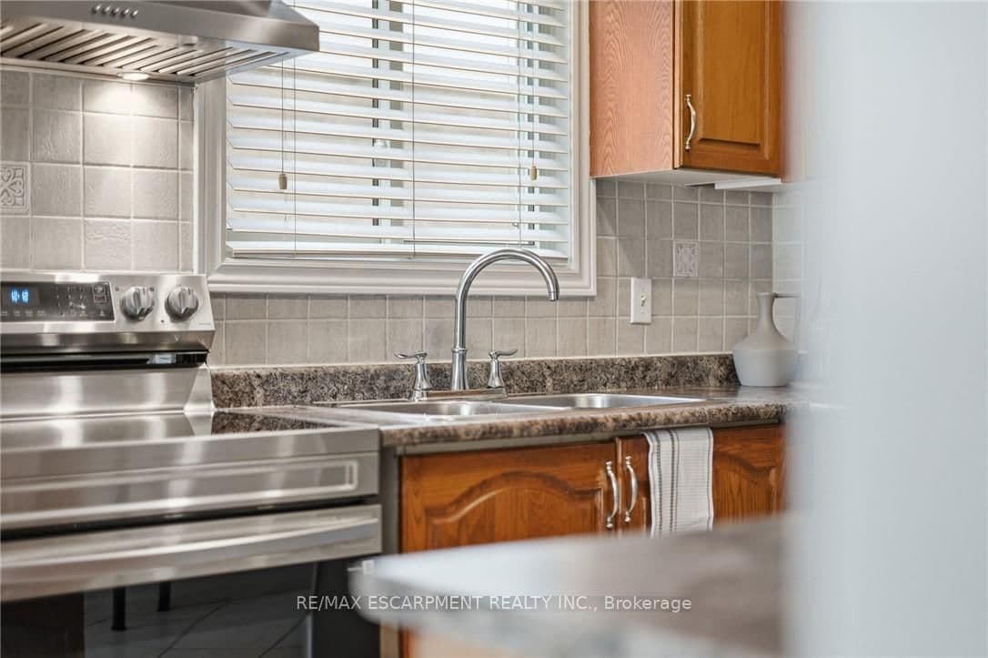 30 Twinoaks Crescent thumbnail 6
