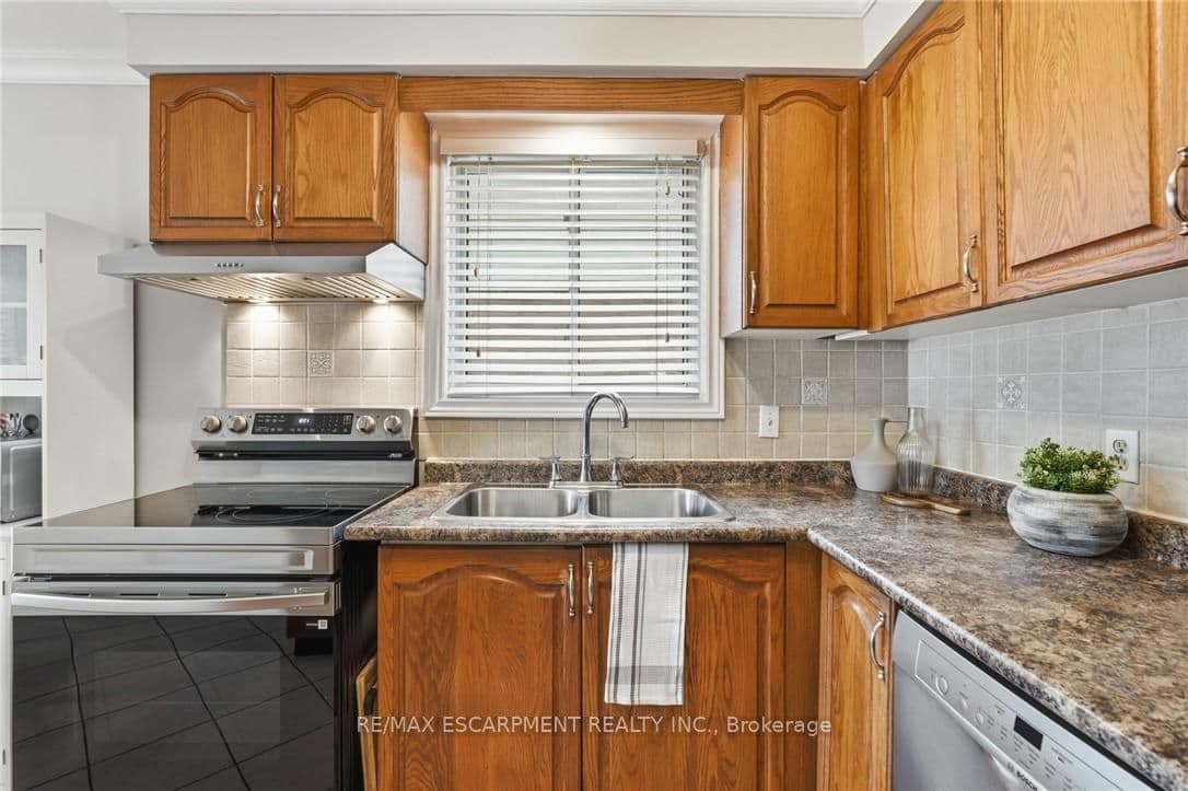30 Twinoaks Crescent thumbnail 7