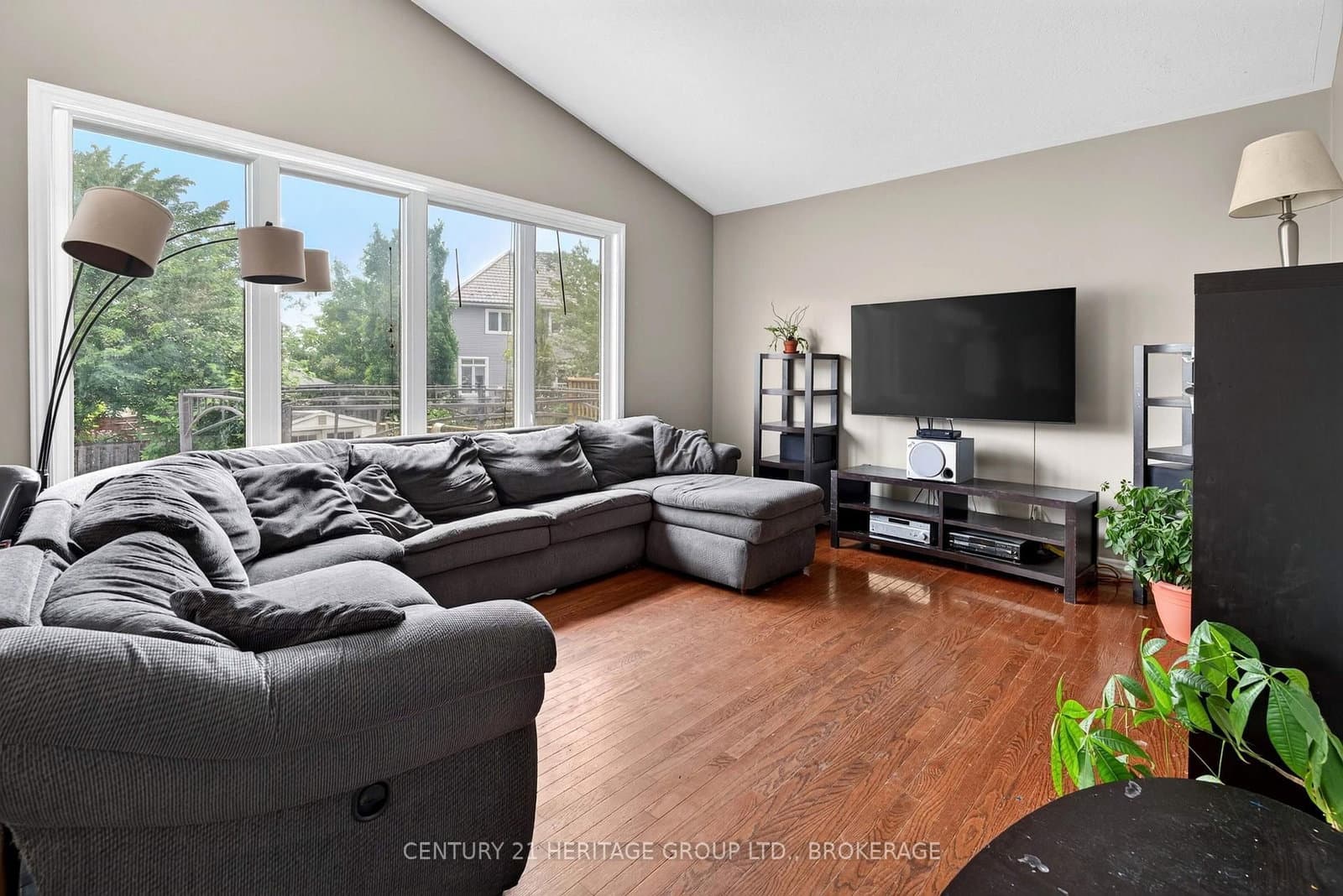 855 Lotus Avenue thumbnail 8