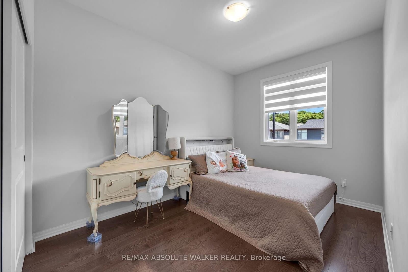 323 Lysander Place thumbnail 32
