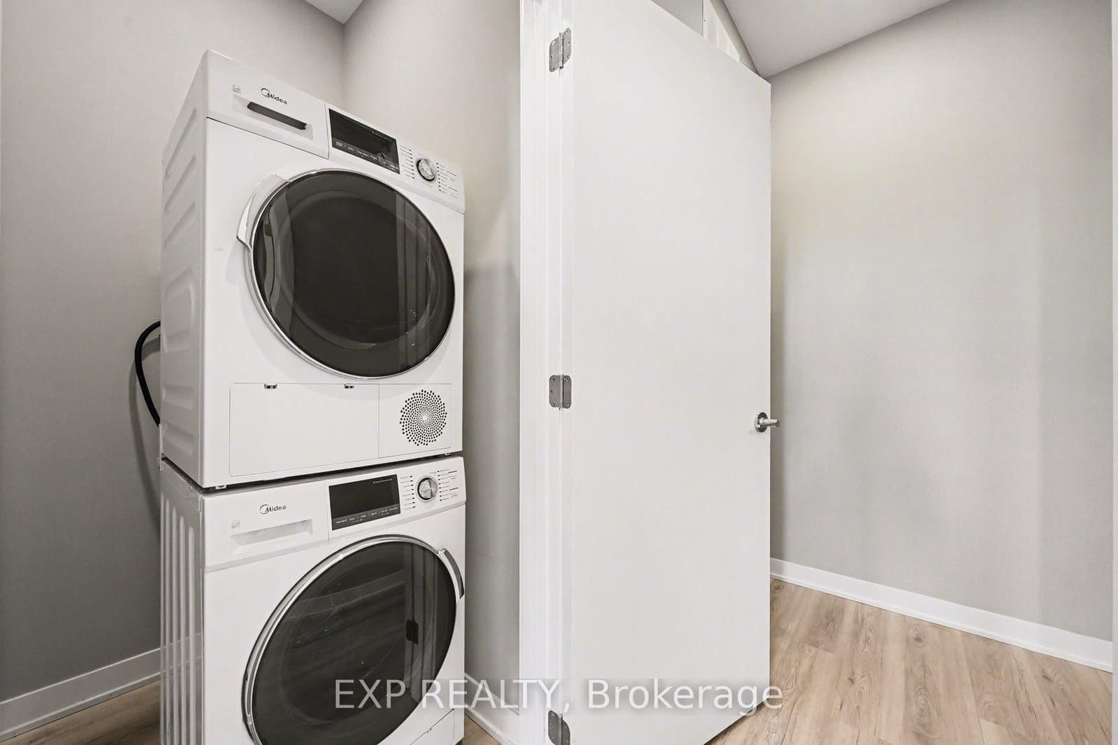 199 Monaco Place, Unit B thumbnail 5