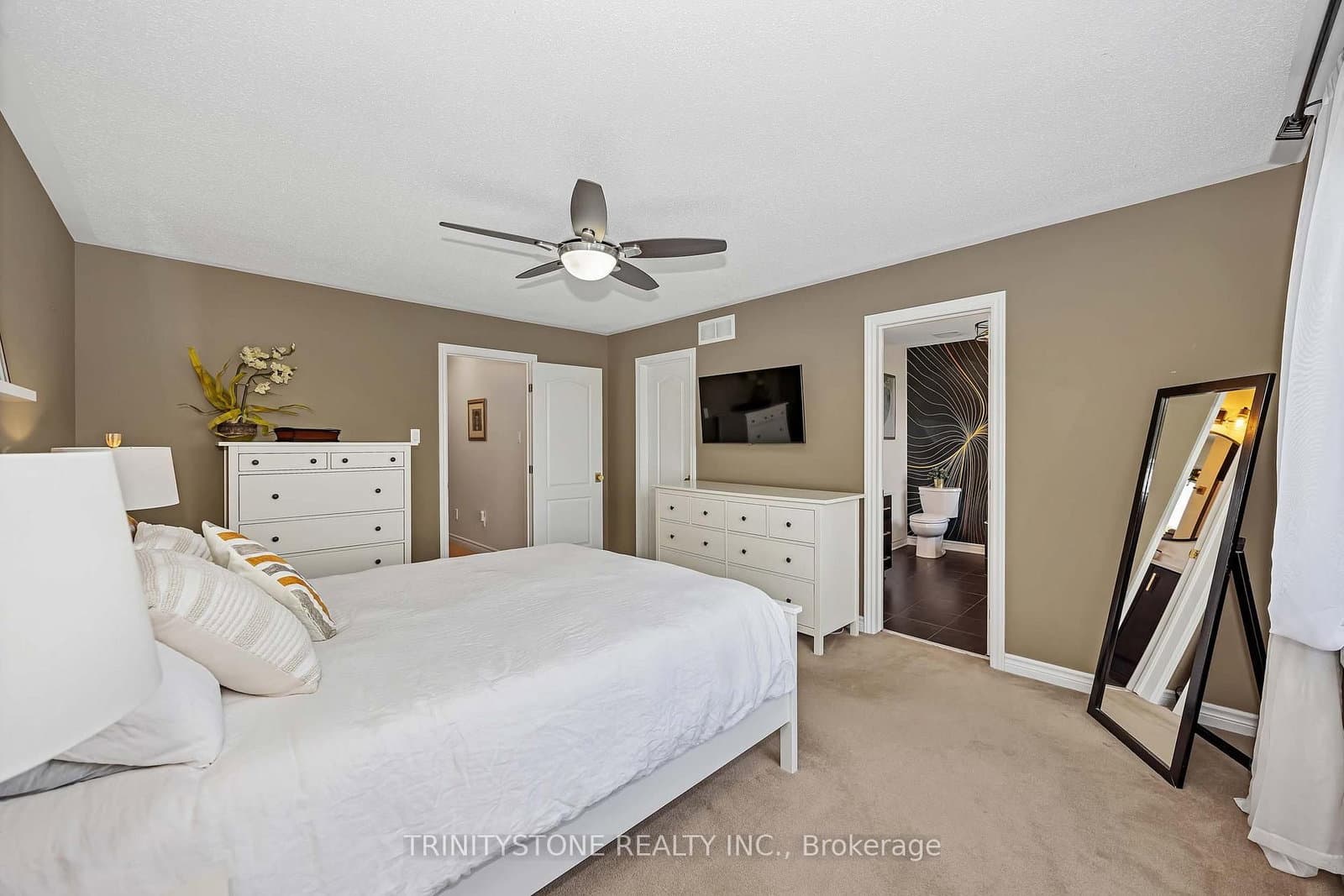 1114 Northgraves Crescent thumbnail 4