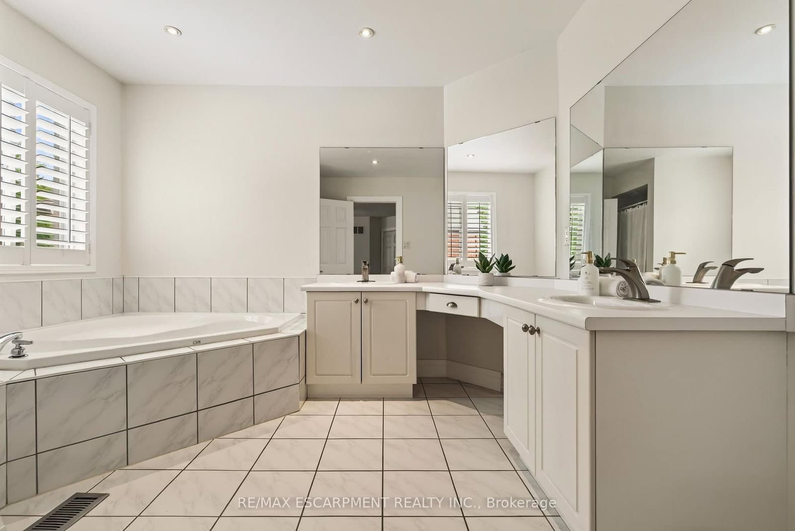 150 DAVIDSON Boulevard thumbnail 32