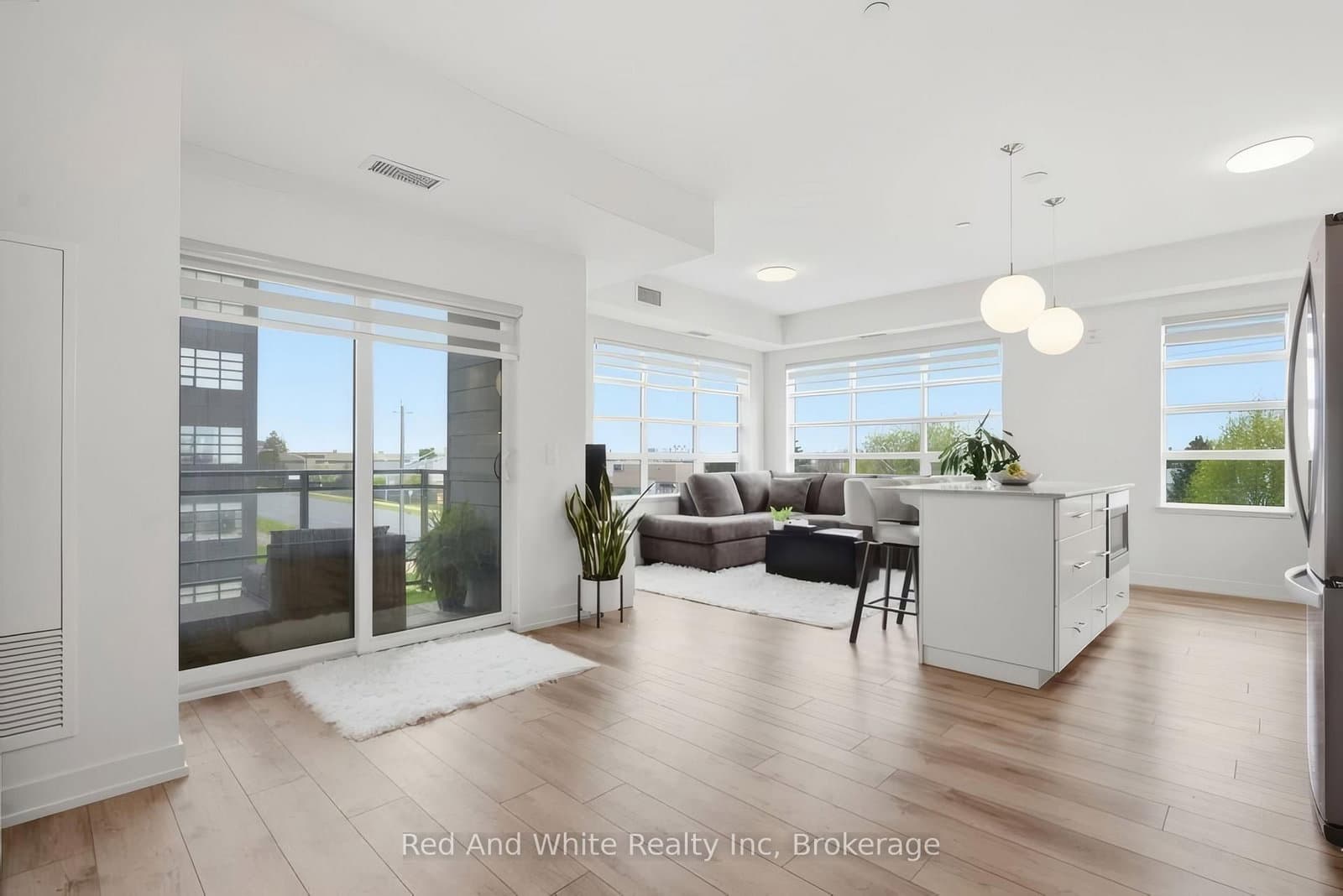 251 Northfield Drive E, Unit 312 thumbnail 5