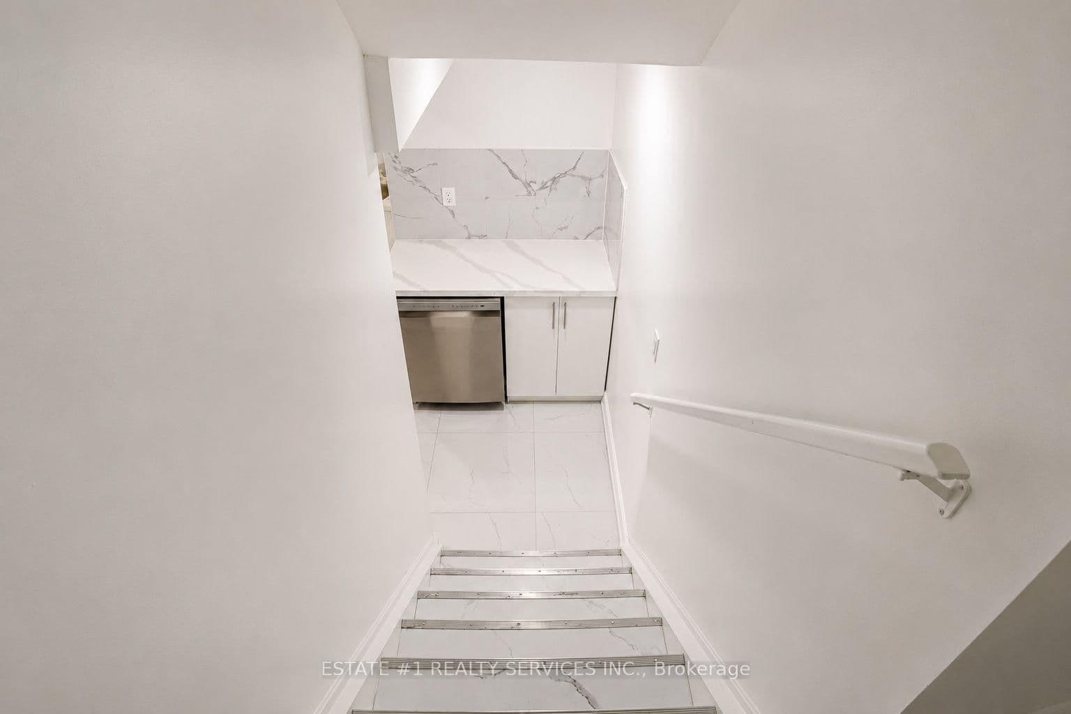 35 Golden Meadow Drive thumbnail 32