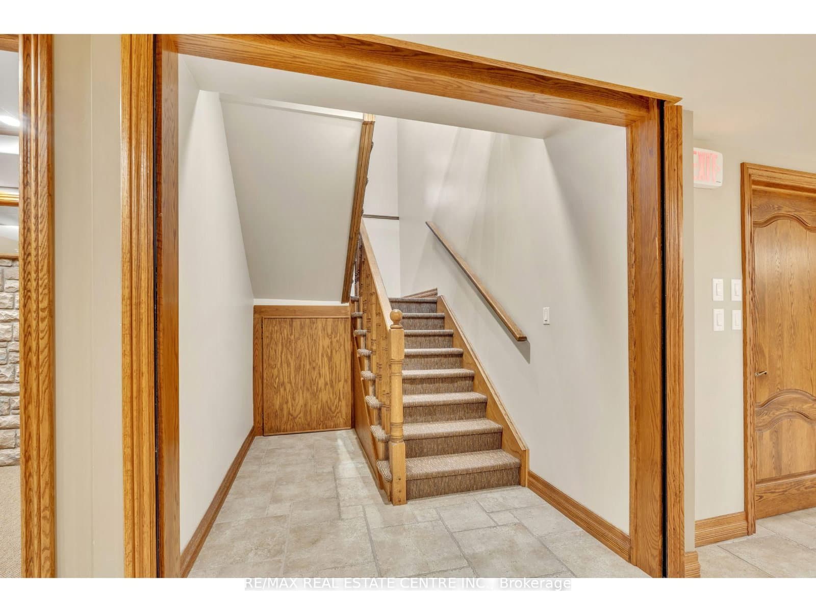735 Bridge Street W thumbnail 16