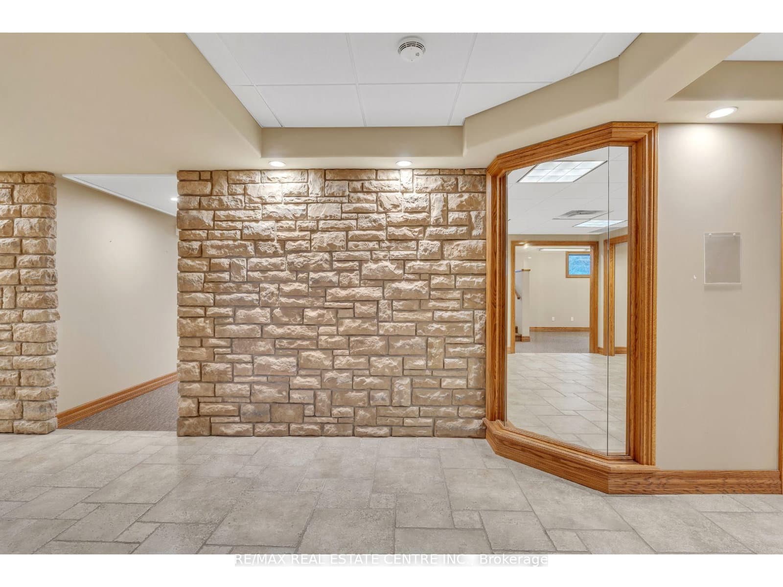 735 Bridge Street W thumbnail 17