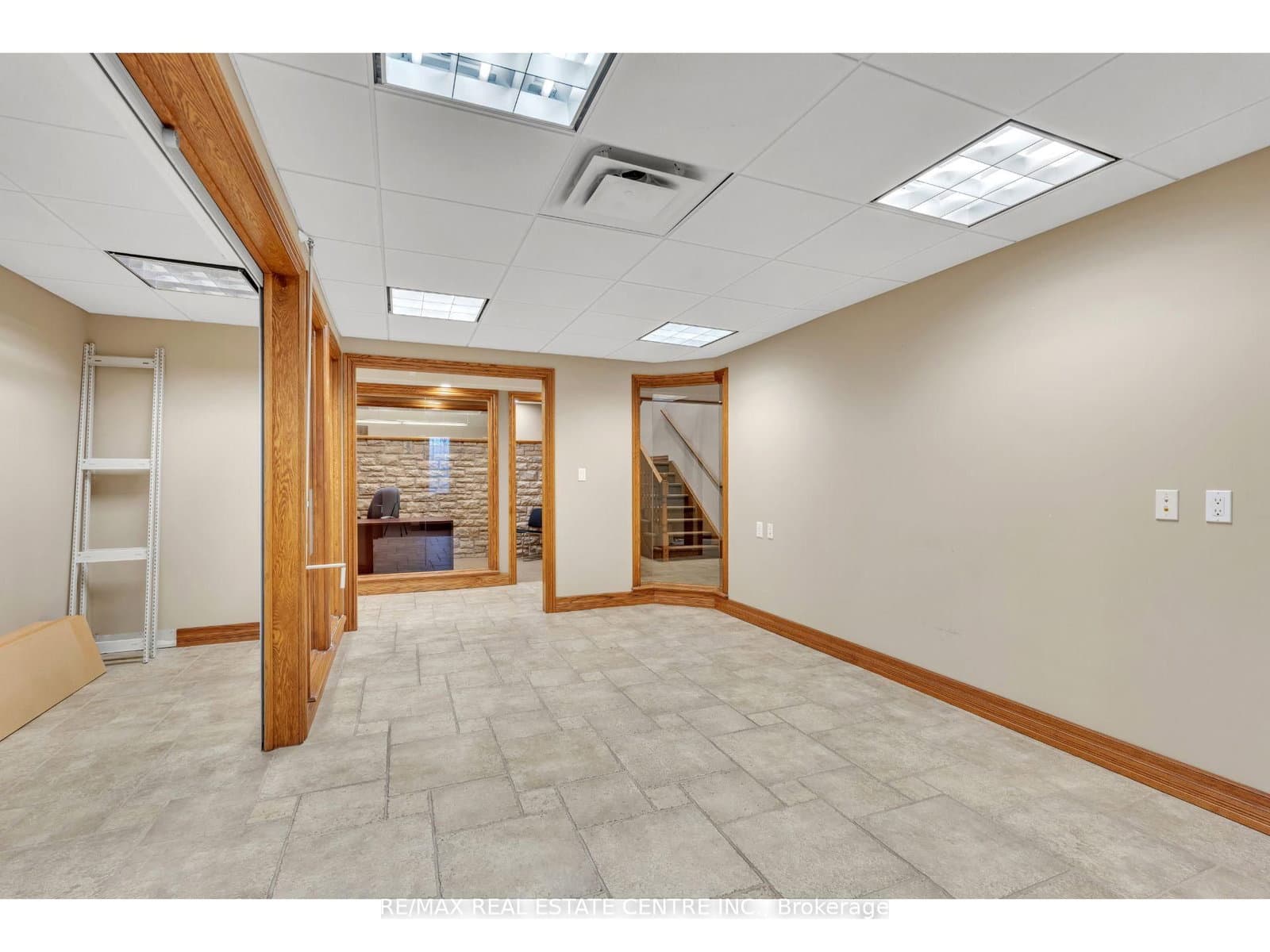 735 Bridge Street W thumbnail 25