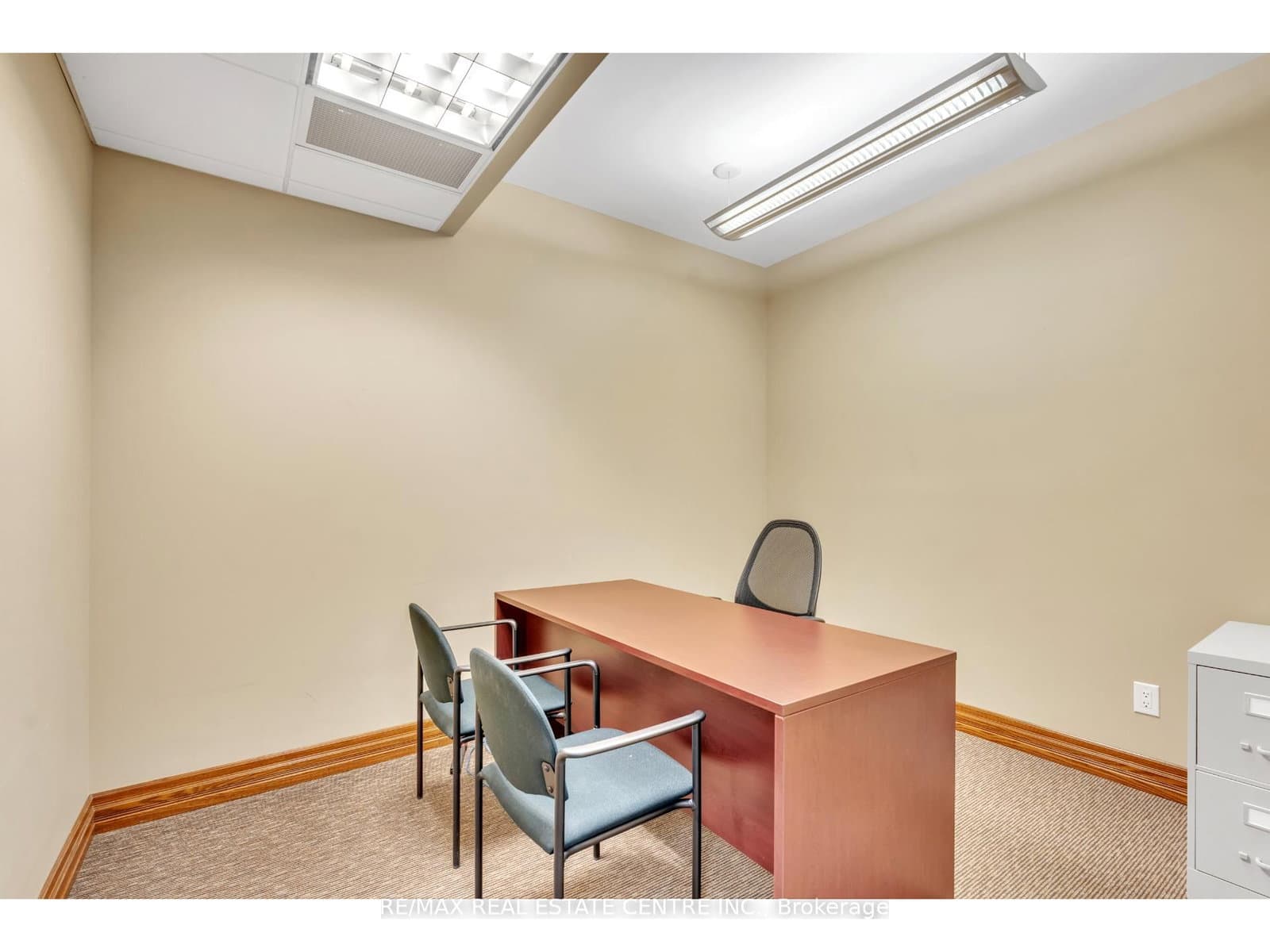 735 Bridge Street W thumbnail 28