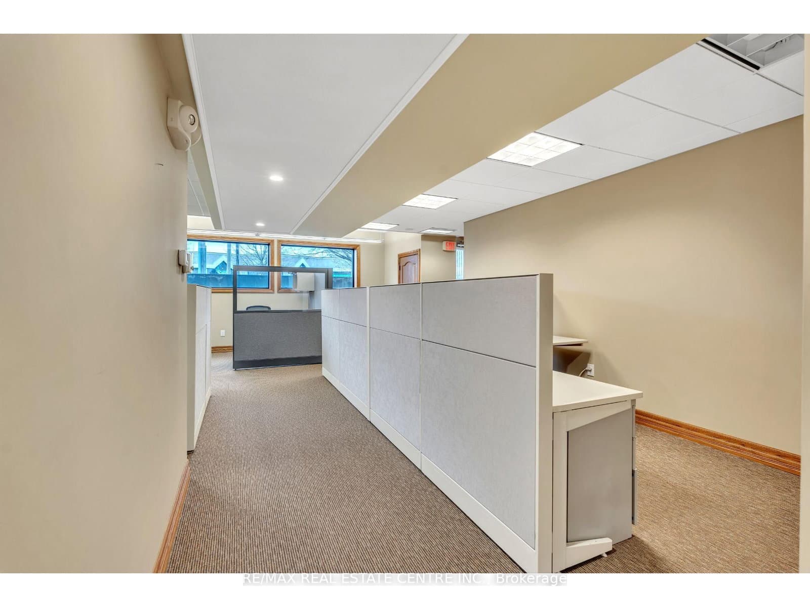 735 Bridge Street W thumbnail 31