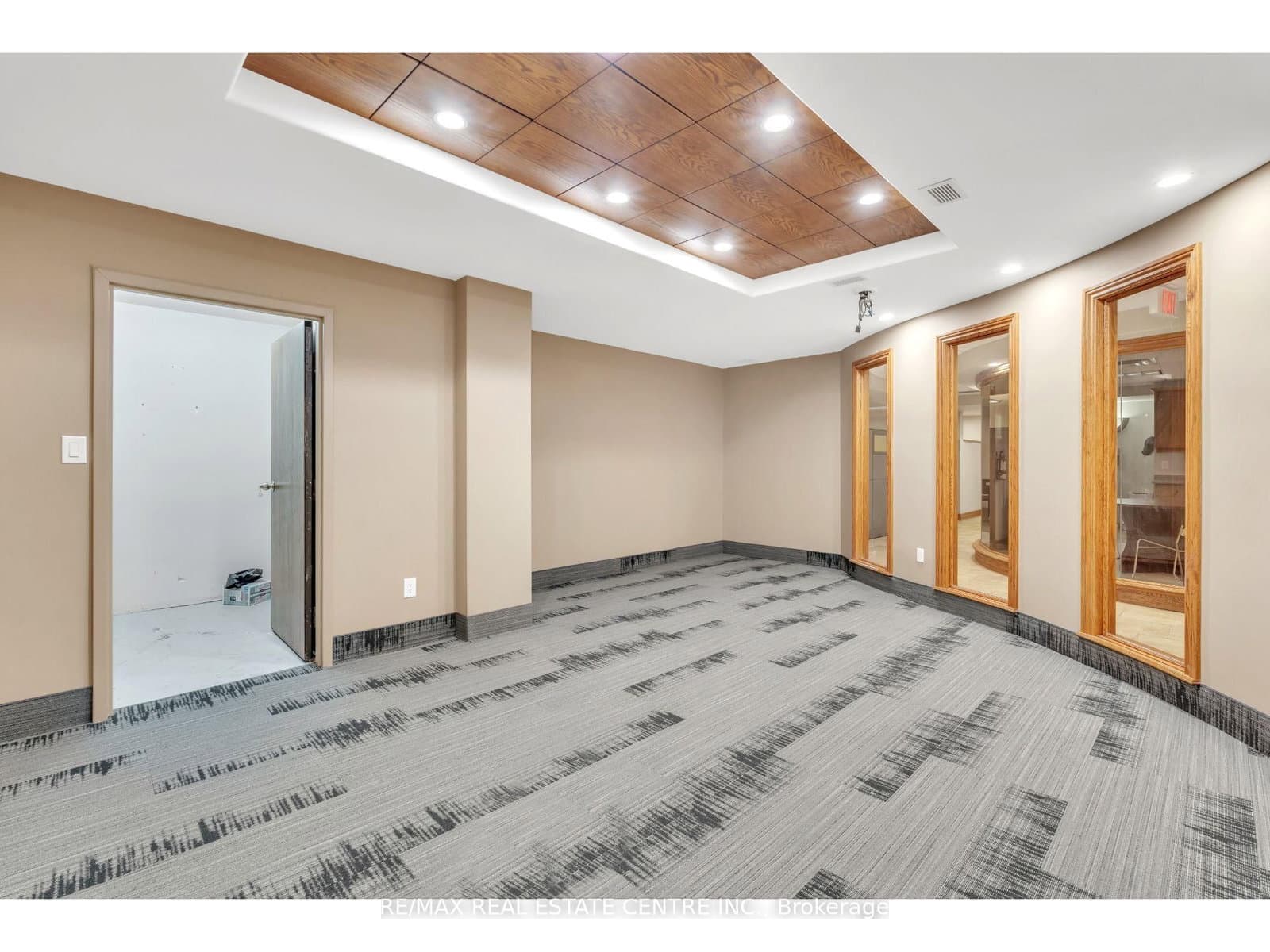 735 Bridge Street W thumbnail 32