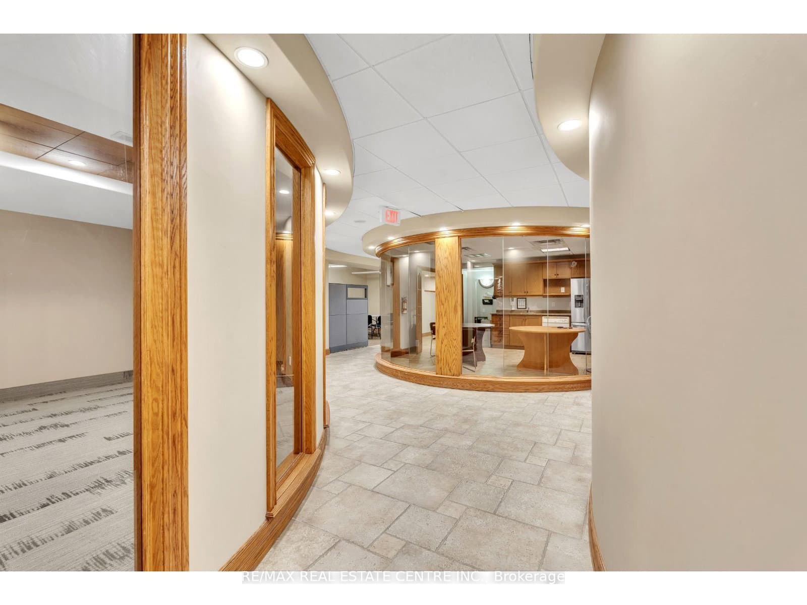 735 Bridge Street W thumbnail 33