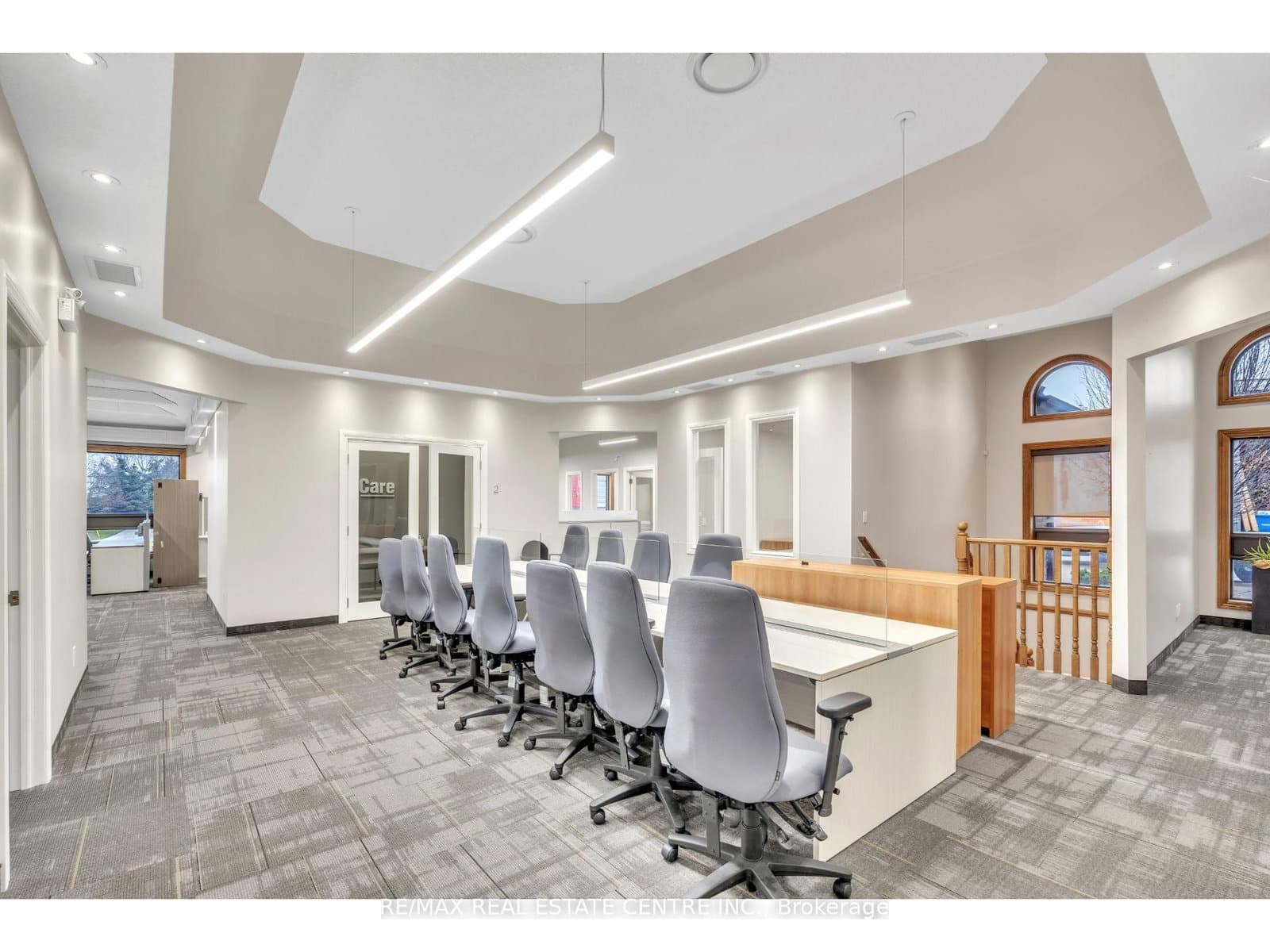 735 Bridge Street W thumbnail 6