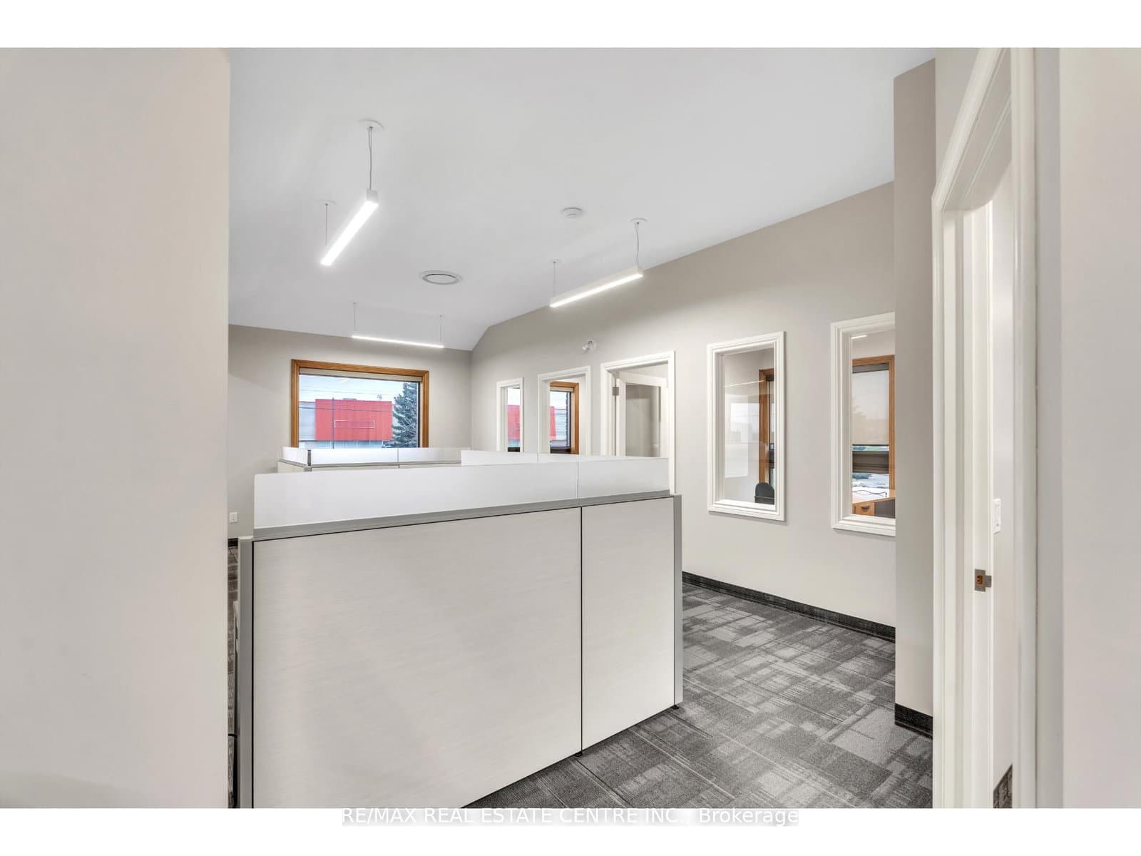 735 Bridge Street W thumbnail 7