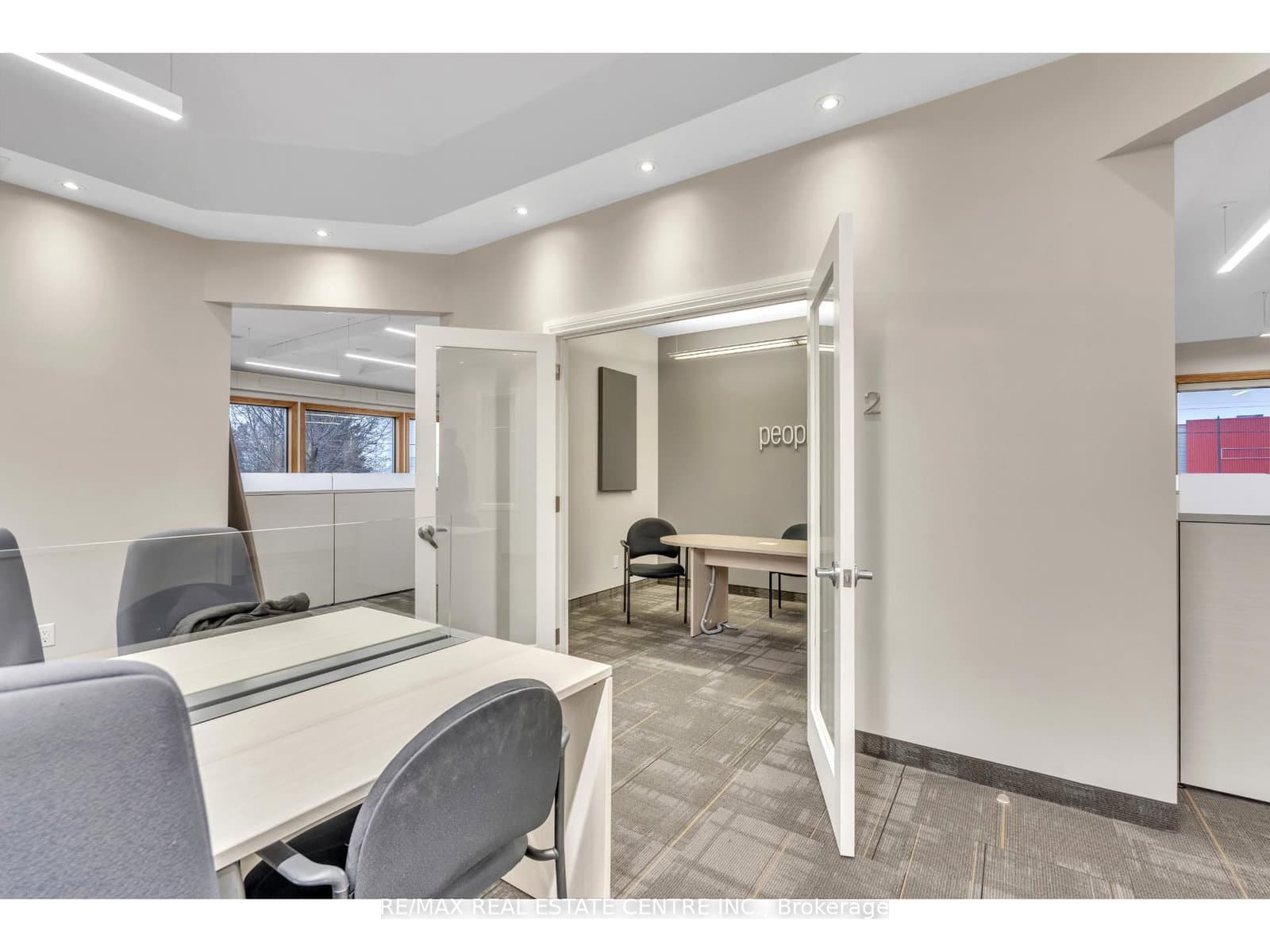 735 Bridge Street W thumbnail 9