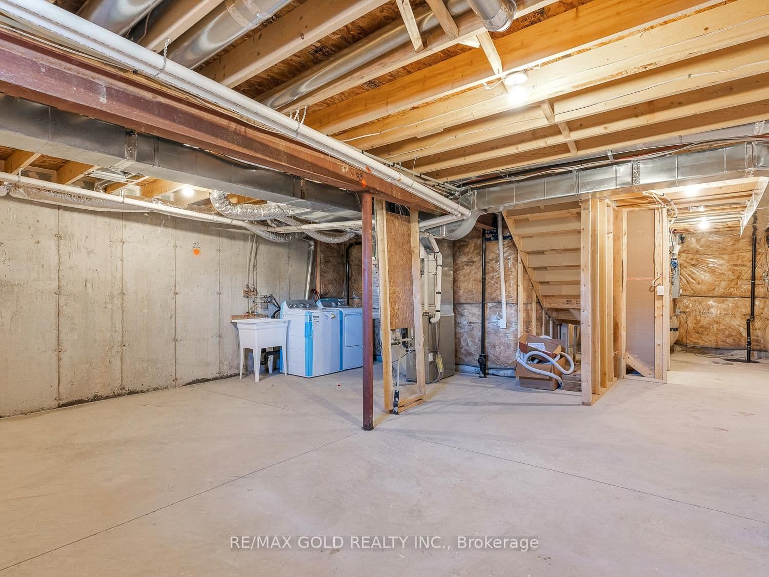 93 PINOT Crescent thumbnail 38