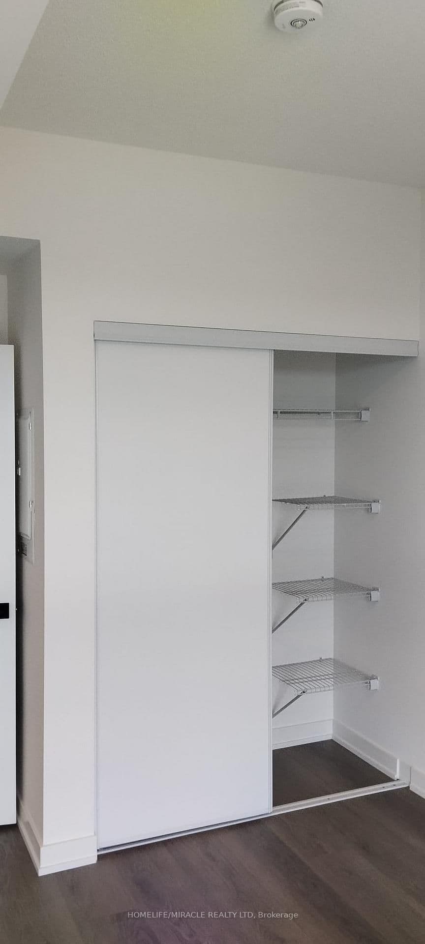 33 Erie Avenue, Unit 1303 thumbnail 9