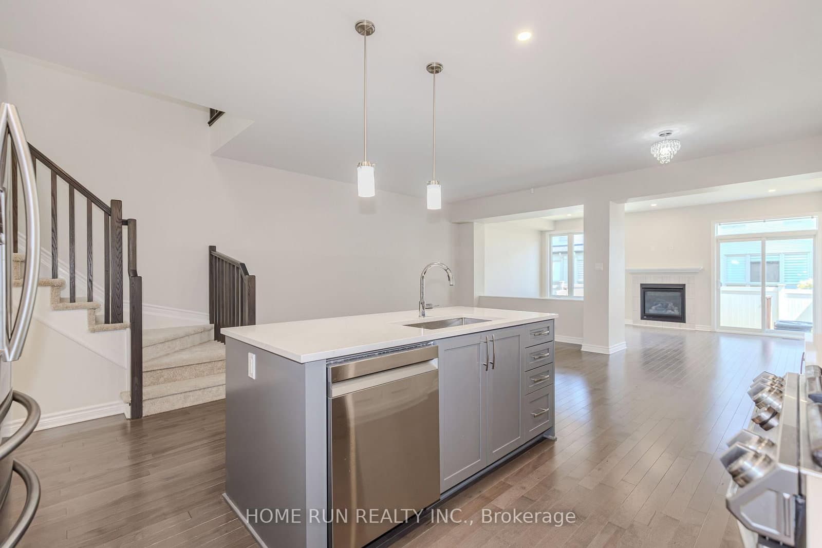 785 Cairn Crescent thumbnail 13