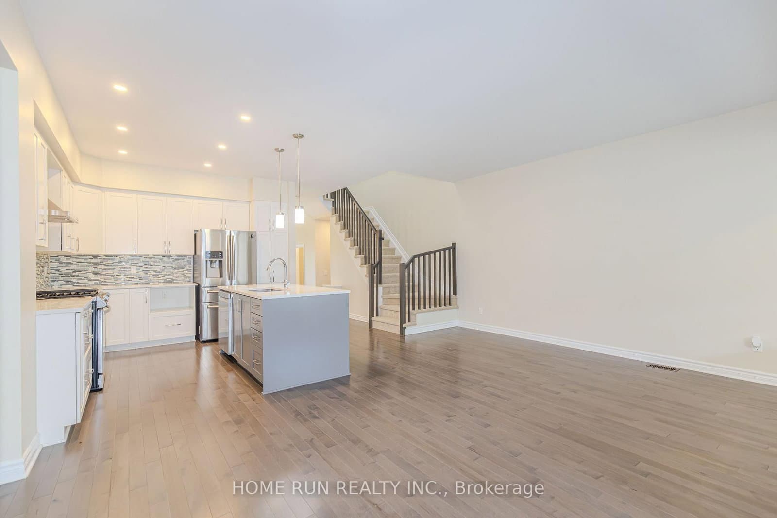 785 Cairn Crescent thumbnail 19
