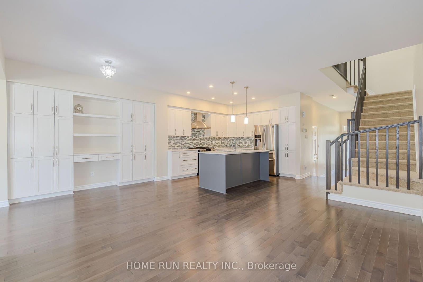 785 Cairn Crescent thumbnail 20