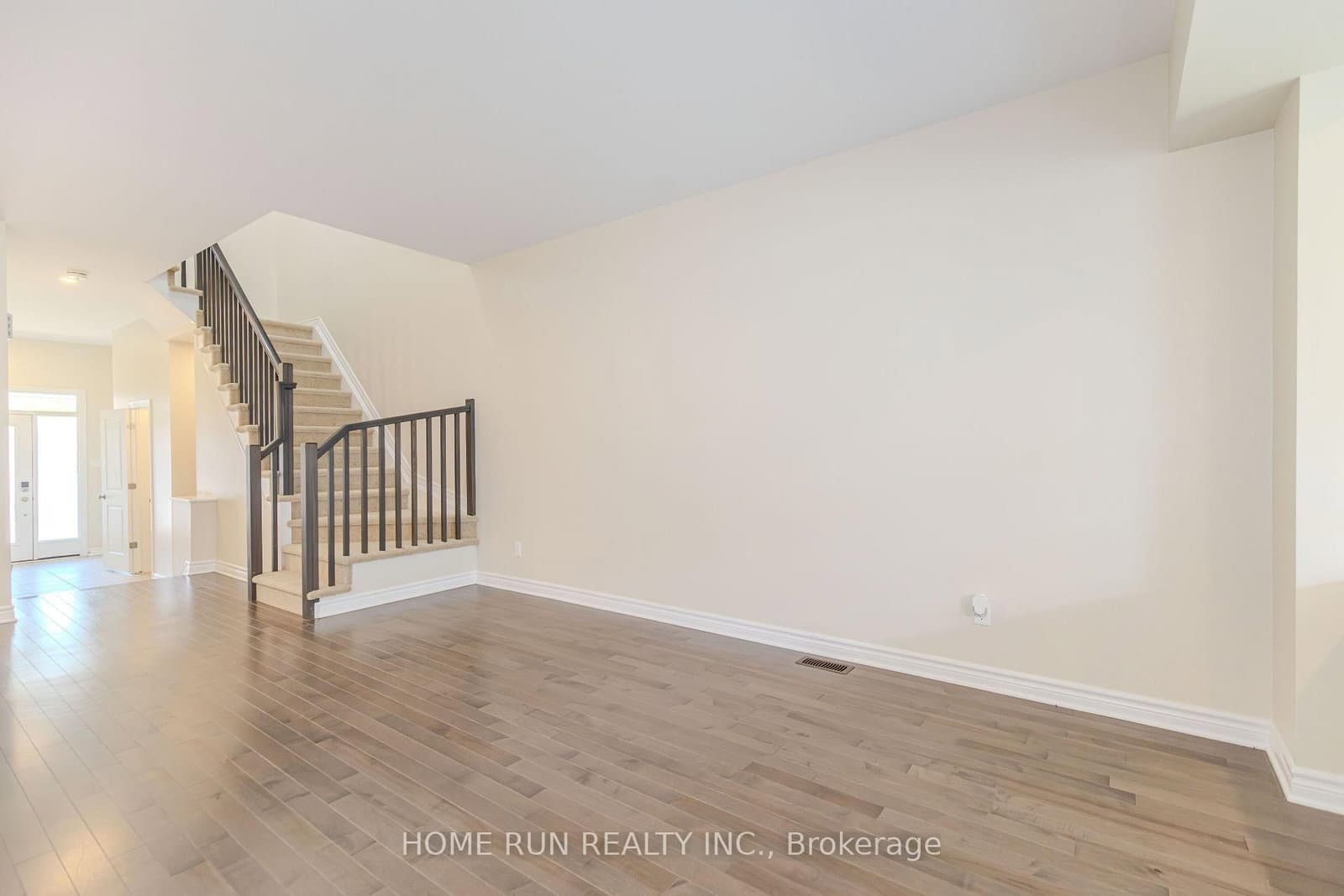 785 Cairn Crescent thumbnail 22
