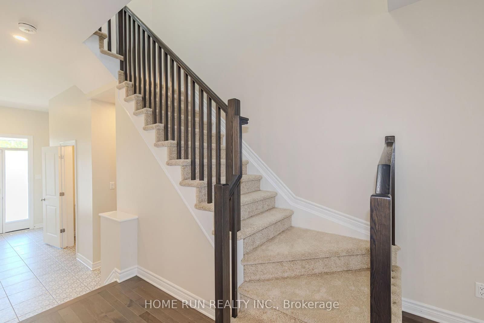 785 Cairn Crescent thumbnail 28