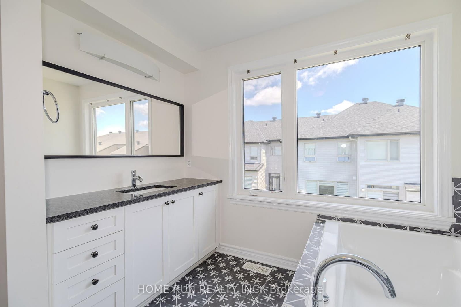 785 Cairn Crescent thumbnail 37